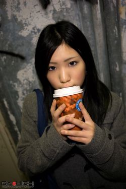 我的奶头被客人吸得又肿又红又痛